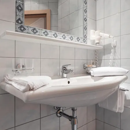 Otel Schmid & 3*